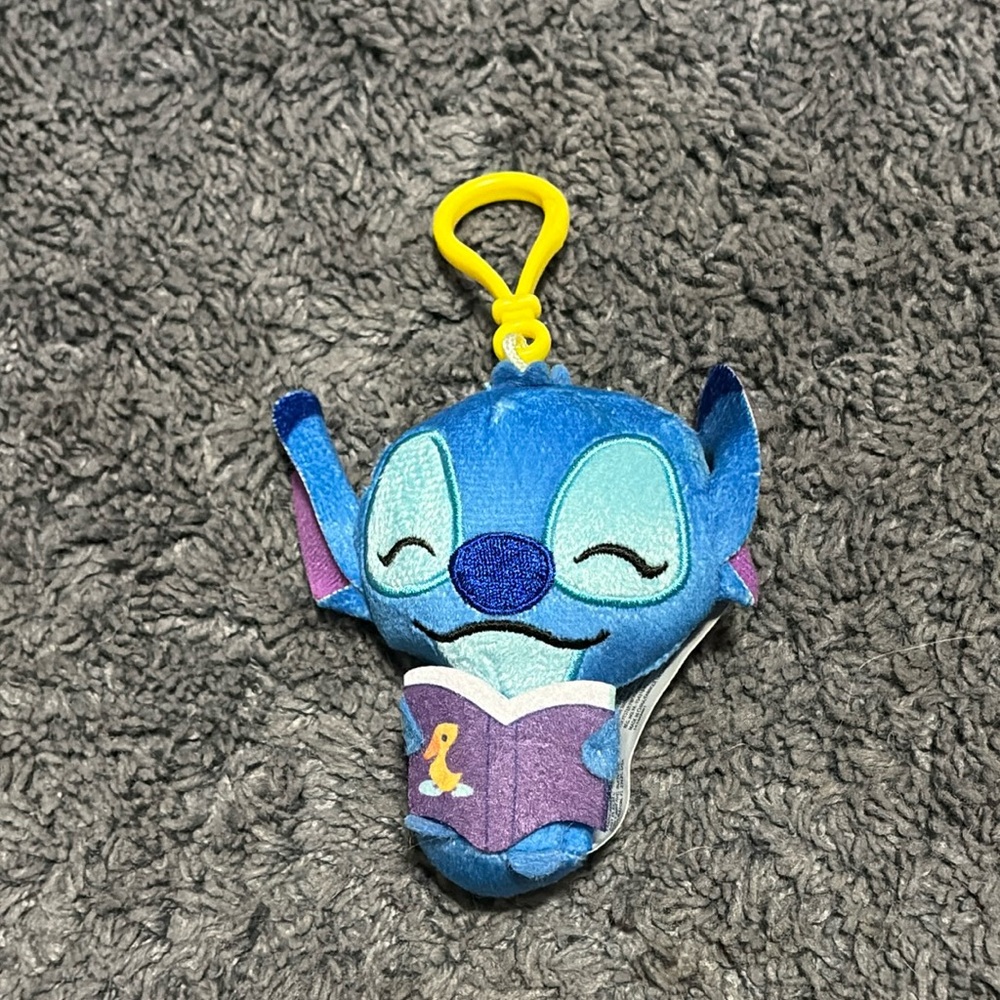 NWT Stitch reading a book keychain